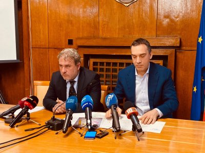 Спряха събарянето на емблематична сграда в Бургас