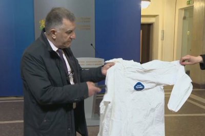 Премиерът обсъди с производители готовността за производство на облекла (ОБЗОР)
