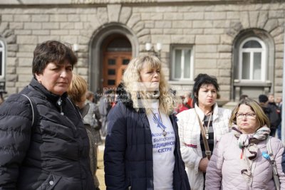 След 30-часов престой: Медицинските сестри напуснаха доброволно бившия Партиен дом (ОБЗОР)