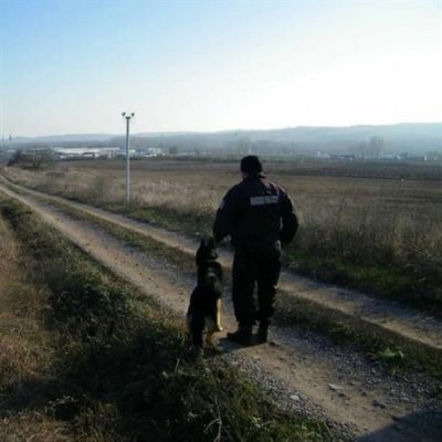 Откриха две малки деца, изгубили се край Любимец