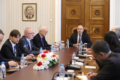 Президентът Радев на извънредна среща с работодателски организации