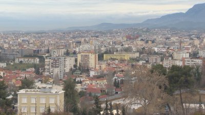 Албанските министри и депутати ще получават по половин заплата заради коронавируса