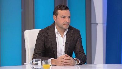 Неизвестни са нападнали журналиста Слави Ангелов в центъра на София