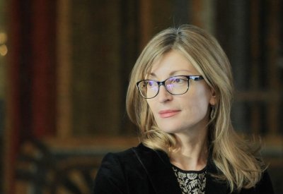 Захариева: Българите с изтекли документи да могат да се прибират у нас