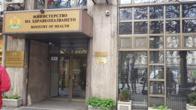 Министър Ананиев отмени заповедта за влизане и преминаване у нас на тирове за Турция