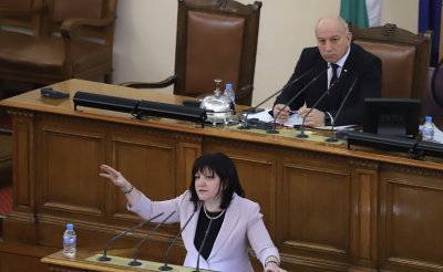 Парламентът се разпуска, ще заседава само извънредно