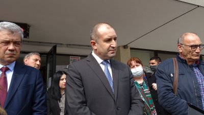 Президентът Радев си е направил тест за коронавирус, отрицателен е