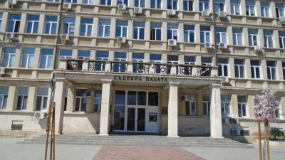 Остава в ареста варненецът, който преби приятелката си