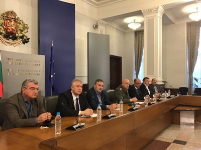 Националният щаб и лекарите с предупреждения заради неспазването на мерките (ОБЗОР)