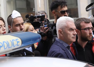 Волен Сидеров се яви в сградата на СДВР