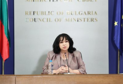 Министър Петкова: Срокът за плащане на сметки за ток от битови потребители се удължава до 30 дни