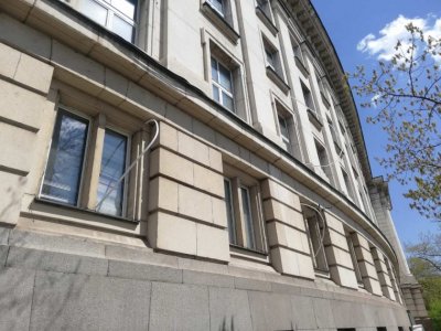 Министър Банов очаква максимална глоба за нарушената фасада на СУ