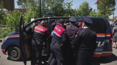 Протести в Албания срещу управлението на премиера Еди Рама