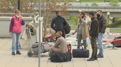 Българите, блокирани в Париж, имали договори с френски работодатели
