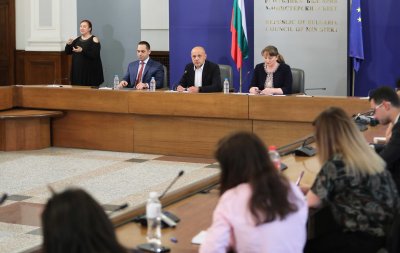 Министри представиха социално-икономически мерки, свързани с COVID-19