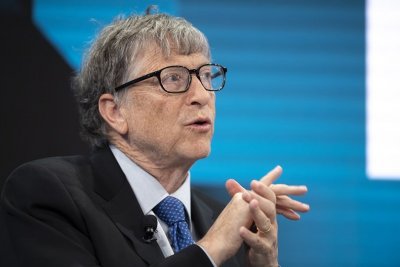 Бил Гейтс и конспиративните теории