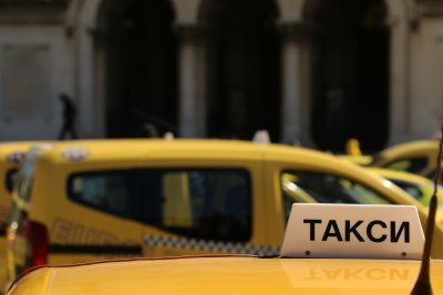 Клиентите в такситата - само на задната седалка