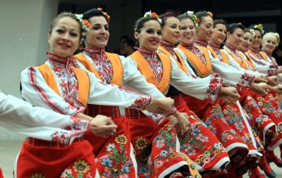 Отварят танцови зали, театри и читалища за работа на закрито