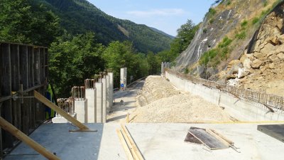 Половината от тунела на пътя за Рилския манастир е готов