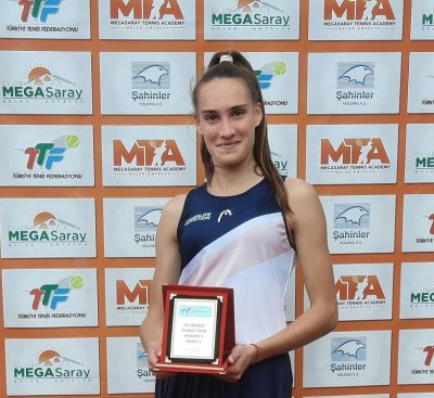 Убедително победно начало за Глушкова на турнир по тенис в Турция