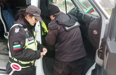 Полицията в Пазарджик задържа двама души, обявени за издирване