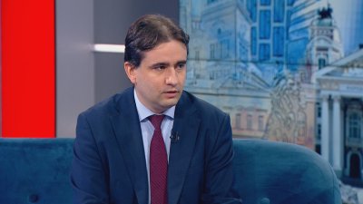 Божидар Божанов: Странно е затишието на отношенията между президента и Пеевски