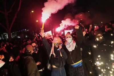Сблъсъци в Истанбул и Измир: Втора нощ протести срещу задържането на кмета
