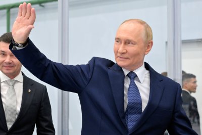 И Путин кацна в Аляска