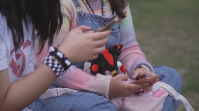 Австралия след забраната: Край на социалните мрежи за деца под 16 години