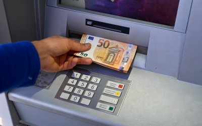 Първото успешно теглене в евро у нас е отчетено 20 секунди след полунощ