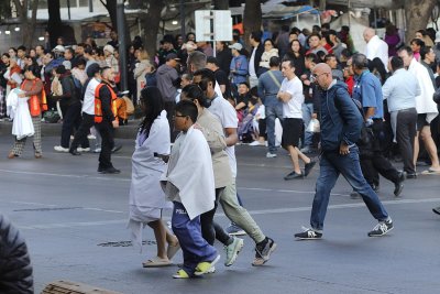 Най-малко две жертви след земетресението в Мексико, десетки са ранени