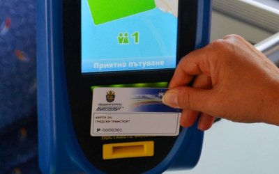 Срещу 1 € на месец: Учениците и студентите в Бургас ще се возят неограничено в градския транспорт