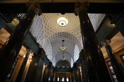 Повдигнаха обвинение срещу мъжа, който намушка трима от семейството си в София