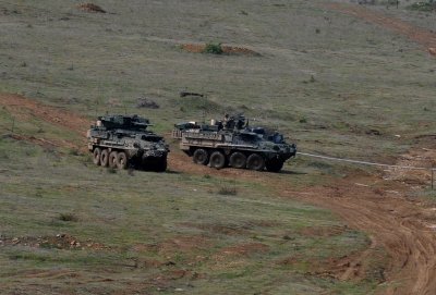 Започнаха доставките на новите бойни машини „Страйкър“, първите пет пристигнаха на пристанище Бургас