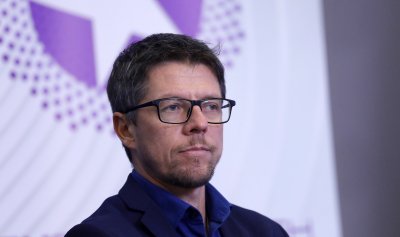 Политически реакции - скандал около вицепремиерското място на Стоил Цицелков