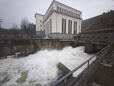 Започна контролирано изпускане на водите на язовир „Копринка“