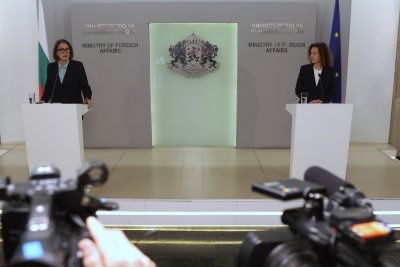 Надежда Нейнски: Проведохме най-мащабната операция по евакуация на български граждани от Близкия изток