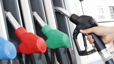 Синдикати и работодатели се обявиха против мярката от 20 евро заради високите цени на горивата