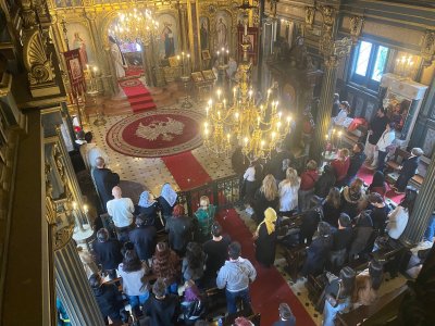Стотици българи в Истанбул присъстваха на богослужение в Желязната църква Свети Стефан