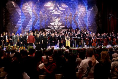 Започна тържественият концерт за 150-годишнината от Априлското въстание в НДК