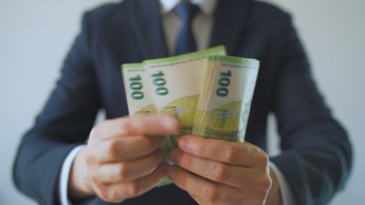 Икономисти и синдикати: Потребители и бизнес имат нужда от помощ заради цените на горивата и храните