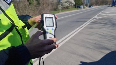 Пиян и дрогиран шофьор предизвика катастрофа с моторист в Ахелой