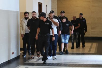 Съдът остави в ареста осемте обвиняеми за трафик на мигранти