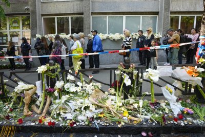 Осъдиха родителите на момчето, което откри огън и уби 9 деца в училище в Белград