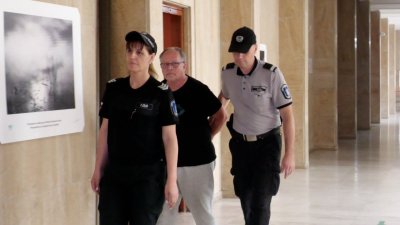 Окръжният съд в Бургас остави в ареста германеца, издирван от международните власти за педофилия