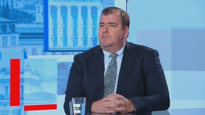Явор Гечев призова за пълно разследване на полетите, свързани с Делян Пеевски