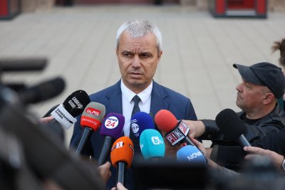 "Възраждане" след КСНС: България трябва да бъде посредник, а не страна в конфликта в Украйна