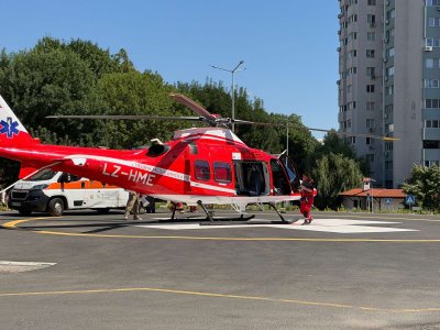 Медицински хеликоптер транспортира мъж след инцидент с АТВ в УМБАЛ - Бургас