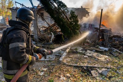 "Файненшъл таймс": САЩ със заплаха да спрат оръжието за Украйна заради ударите срещу руски рафинерии