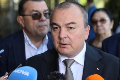 Министър Абровски: Няма данни за отказани кораби с товари от зърно в Черно море
